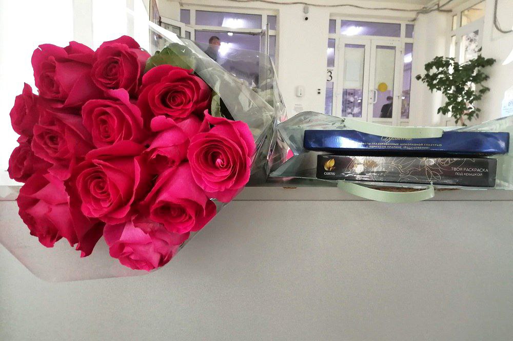 В Госдуме хотят поднять лимит стоимости подарков учителям до 10 тысяч рублей